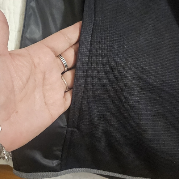 NWT UNDER ARMOURR Black Hooded Jacket For Men Stealth Grey Water Resistant - Picture 6 of 8